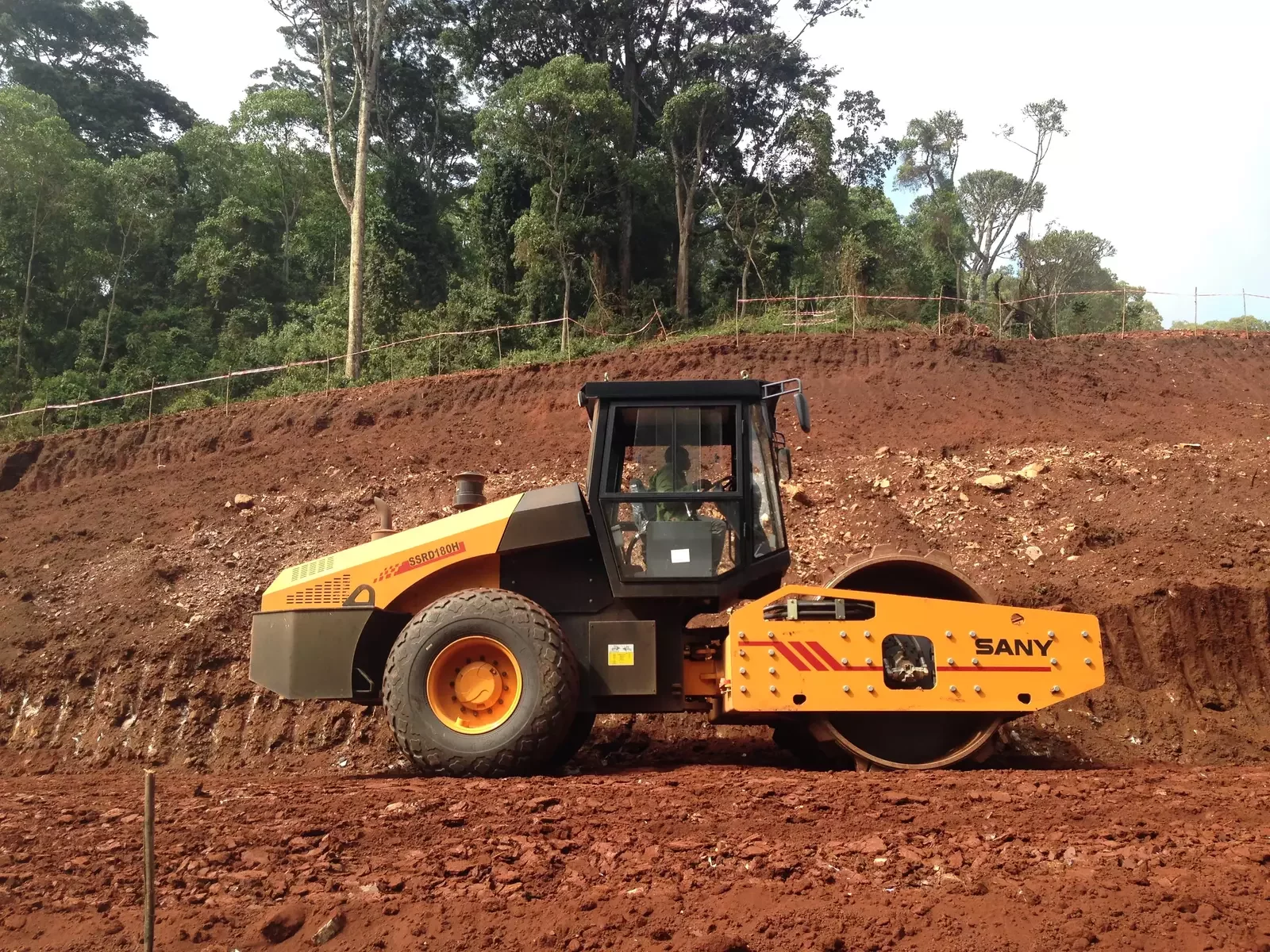 Vibrocompactador Sany de 12 Toneladas SSR120-C Heavy Pro